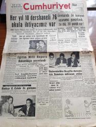 Cumhuriyet Gazetesi - 1 Ağustos 1960 - Tarih Önünde İmtihan Yazan Feridun Ergin Köşe Yazısı - Her Yıl 10 Dershaneli 76 Okula İhtiyacımız Var - Her Yıl Yalnız Orta Öğretimde 30 Bin Öğrenci Okul Çağına Giriyor - Eğitim Milli Raporu Bakanlıkça Yayınlandı - Cemal Gürsel Yarın İstanbul'a Geliyor - İstanbul Emniyet Teşkilatı Üç Ayrı Bölgeye Ayrılıyor - Gençlik Güney İllerinde Hatay İçin Mitingler Yapmak İstiyor - Üniversiteliler Ali Fuat Başgil'in Durumu İçin Senatoya Müracaat Ettiler - Sabah Şarkısı Yazan Taylor Caldwell Yazı Dizisi - Taassubun Uyandırdığı Tepkiler Yazan Hasan Ali Yücel Köşe Yazısı - Güney Kore Seçimlerinde Karışıklık Devam Ediyor - Birleşmiş Milletler İle Kongo Arasında Görüş Ayrılığı Belirdi - Şam'da Bir İsrail Casusu yakalandı - İngiltere'de Caz Festivali Karışıklık İçinde Geçti - Koruyucu Melekler Aşkın Gözleri Çizgi Roman - Resimli Roman Başkasının Günahı Çizen Yves Sayol - Katil Kim Yazan Geo Duvic Yazı Dizisi - 17. Olimpiyat Oyunları - Türkiye Atletizm Şampiyonası