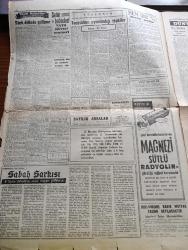 Cumhuriyet Gazetesi - 1 Ağustos 1960 - Tarih Önünde İmtihan Yazan Feridun Ergin Köşe Yazısı - Her Yıl 10 Dershaneli 76 Okula İhtiyacımız Var - Her Yıl Yalnız Orta Öğretimde 30 Bin Öğrenci Okul Çağına Giriyor - Eğitim Milli Raporu Bakanlıkça Yayınlandı - Cemal Gürsel Yarın İstanbul'a Geliyor - İstanbul Emniyet Teşkilatı Üç Ayrı Bölgeye Ayrılıyor - Gençlik Güney İllerinde Hatay İçin Mitingler Yapmak İstiyor - Üniversiteliler Ali Fuat Başgil'in Durumu İçin Senatoya Müracaat Ettiler - Sabah Şarkısı Yazan Taylor Caldwell Yazı Dizisi - Taassubun Uyandırdığı Tepkiler Yazan Hasan Ali Yücel Köşe Yazısı - Güney Kore Seçimlerinde Karışıklık Devam Ediyor - Birleşmiş Milletler İle Kongo Arasında Görüş Ayrılığı Belirdi - Şam'da Bir İsrail Casusu yakalandı - İngiltere'de Caz Festivali Karışıklık İçinde Geçti - Koruyucu Melekler Aşkın Gözleri Çizgi Roman - Resimli Roman Başkasının Günahı Çizen Yves Sayol - Katil Kim Yazan Geo Duvic Yazı Dizisi - 17. Olimpiyat Oyunları - Türkiye Atletizm Şampiyonası