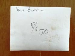 PİYANİST ŞANTÖR YAVUZ ÖZIŞIK'IN ORİJİNAL FOTOĞRAFI - 12 x 9 cm EBADINDA - SİYAH & BEYAZ - YAVUZ ÖZIŞIK BİR TELEVİZYON PROGRAMINDAYKEN ÇEKİLMİŞ BİR KARE