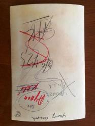 PİYANİST ŞANTÖR YAVUZ ÖZIŞIK'IN ORİJİNAL FOTOĞRAFI - 18 x 12 cm EBADINDA - SİYAH & BEYAZ - YAVUZ ÖZIŞIK SAHNEDE PİYANO ÇALDIĞI ANLARDA KADRAJA BAKIP GÜLÜMSERKEN ÇEKİLMİŞ ÇOK GÜZEL BİR KARE