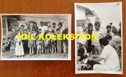 EFKAN EFEKAN'IN ORİJİNAL 2'Lİ FOTOĞRAF SETİ - 18 x 12 cm EBADINDA 2 ADET FOTOĞRAF - SİYAH & BEYAZ - EFKAN EFEKAN OĞLU ALİHAN'I KEMAL ÖZKAN'A SÜNNET ETTİRİRKEN ORHAN GÜNŞİRAY DA KİRVELİK YAPMIŞTIR, EFKAN EFEKAN'IN OĞLU ALİHAN'IN SÜNNET DÜĞÜNÜNDEN 2 FARKLI KARE