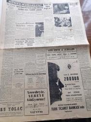 Cumhuriyet Gazetesi - 21 Ağustos 1960 - Onlar Da Haklı Değil Mi Yazan Nadir Nadi Köşe Yazısı - İzmir Fuarını Açan Ticaret Bakanı Cihat İren'in Konuşması - Zirai Krediler Yüzoniki Milyon Lira Daha Yükseltildi -  Ordu Saflarında Kadro Bakımından Yapılmakta Olan Ayarlama Bitti - Döviz Muamelelerinde Prim Sistemi Kaldırıldı - İkinci Cumhuriyetin İhtilal Meclisi Üyeleri 29 Röportajı Yapan Ecvet Güresin Yazı Dizisi - Sabıklarla İlgili Siyasi Bir Cinayet Meydana Çıkarıldı - Sabıkların Müsaadesi İle Yurda Sokulan Kitaplar - Kolera Tehlikesine Karşı Tedbir Alındı - Sabah Şarkısı Yazan Taylor Caldwell Yazı Dizisi - Et ve Balık Kurumu Mağazaları Kapatılıyor - Feza Yarışı Hızlandı - Rusya Irak'a 750 Milyon Ruble Yardım Yaptı - Resimli Roman Başkasının Günahı Çizen Yves Sayol - Haftanın Şakaları Yazan Burhan Felek - Kilisede Cinayet Yazan Georges Simenon Yazı Dizisi - İstanbul Ankara Radyosu Programı - Bay Oscar Karikatür - Profesör Nimbüs'ün Maceraları - Olimpiyata Katılanlar Sporcularımız Gitti