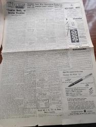 Cumhuriyet Gazetesi - 8 Eylül 1960 - Vatandaş Türkçe Konuş Yazan Nadir Nadi Köşe Yazısı - Düşük İktidar Devrine Ait Ele Geçen Yeni Vesikalar - Amerika 1958 de Bizi Üç Defa Protesto Etmiş - CHP Seçim Beyannamesi Hazırlıklarına Başlıyor - İşçilerle İlgili İki Mühim Tasarı - Kolektif İş Ve İşçi Kanun Tasarısı Hazırlanıyor - Şampiyon Güreşçilerimiz Neler Söylediler - Akis Mecmuası Aleyhine Açılan Basın Davasına Dün Bakıldı - Mükerrem Sarol Ve Adnan Menderes'in İfadeleri Alındı - Sabah Şarkısı Yazan Taylor Caldwell Yazı Dizisi - Kongolular Birleşmiş Milletlerin Elinde Bulunan Radyo Evini İşgal Ettiler - Resimli Roman Başkasının Günahı Çizen Yves Sayol - Patti Çizgi Roman - Kilisede Cinayet Yazan Georges Simenon Yazı Dizisi - Bay Oscar Karikatür - Asım'ın Nesli Ve Devrim Kuşakları Yazan Ömer Ünsal - Metin Oktay Cezalı - Pistlerin İlahları Konuşuyor - Ferdi Yarışmada Nail Gönenli İle Cevdet Sümer 2. Tura Kaldılar - Dünkü Müsabakalarda Yeni Rekorlar Kırıldı - Erdoğan Akpınar - Arı Bisküvileri
