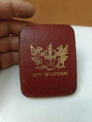K88----CITY OF LONDON 1950'LER MEŞİN KAPLAMA KUTULU ANAHTARLIK