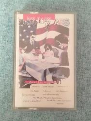 Kiss tribute - Kiss my ass / classic Kiss regrooved kaset