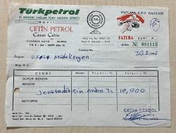 OTOMOBİL BENZİN FATURASI - 30 AĞUSTOS 1987 - TÜRK PETROL VE MADENİ YAĞLAR TÜRK A.Ş. - ÇETİN PETROL - CANER ÇETİN - OVAAKÇA KÖYÜ, BURSA - OSMAN FAHİR SEDEN, O.F.S. PRODÜKSİYON - BEYOĞLU, İSTANBUL - ISLAK İMZALI, KAŞELİ - 14 x 19 cm EBATLI ORİJİNAL FATURA - TÜRK SİNEMA - FİLM TARİHİ