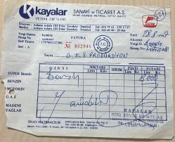OTOMOBİL BENZİN FATURASI - 28 AĞUSTOS 1987 - KAYALAR PETRON ÜRÜNLERİ - PETROL OFİSİ BAYİİ - ERENKÖY, İSTANBUL - OSMAN FAHİR SEDEN, O.F.S. PRODÜKSİYON - BEYOĞLU, İSTANBUL - ISLAK İMZALI, KAŞELİ - 14 x 19 cm EBATLI ORİJİNAL FATURA - TÜRK SİNEMA - FİLM TARİHİ