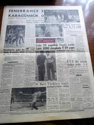 Akşam Gazetesi - 25 Eylül 1960 - Üniversiteler Kanunu Doçent Doktor Edip F. Çelik Köşe Yazısı - İsmet İnönü 77 Yaşına Bastı - Kartal'da Trafik Kazası Sekiz Ölü 33 Ağır Yaralı - Alparslan Türkeş Bugün Söğüt'e Gidiyor - Kurucu Meclise 200 Üye Girecek - Sinemalar Öğrencilere Tenzilat Yapacaklar - Millet Okulları Açılması İstendi - Kızkulesi Kahramanı Çizen Suat Yalaz - İnönü Ve CHP Yazan Müşerref Hekimoğlu Köşe Yazısı -  Fidel Castro'nun  Arkasındaki Adam Ernesto Che Guevara - Günahım Seni Sevmek Aşk Ve His Romanı Resimleyen Remzi - Haftanın Filmleri - Perdeler Açılırken - Moda Kralı Yves Saint Laurent Asker Oldu - Geyşa'nın Hatıra Defteri Kimiko Omura Yazı Dizisi - Bize Barbaroslu Derler Yazan Çizen Ratip Tahir Burak - Kont Senlibenli Çizgi Roman - Nazlı İle Hamza Çizgi Roman - Yaralı Gönül Çizgi Roman - Vadiler Hakimi Çizgi Roman - Fenerbahçe 2 Karagümrük 0  - Nazmi Bari Türkiye Tenis Şampiyonu Oldu - At Yarışları Tahmini