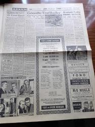 Akşam Gazetesi - 27 Eylül 1960 - Fikir Fahişeleri Yazan Aydemir Balkan Köşe Yazısı - Celal Bayar İntihara Teşebbüs Etti - Cemal Gürsel Doktorları Vazifeye Çağırdı - Numan Esin Celal Bayar'ın Köyünde Konuştu - Celal Bayar Kahve İthali İşinde Ortakmış - Suikast İhbarına Vali Refik Tulga Sadece Güldü - Cemal Gürsel'in Bir Arap Dergisine Demeci - Kızkulesi Kahramanı Çizen Suat Yalaz - 93 İhtilali Yazan A. Z. Kozanoğlu Yazı Dizisi - Çalışma Saatlerinde Dairelerde Ziyaretçi Kabul Edilmeyecek Çay Kahve İçilmeyecek - Günahım Seni Sevmek Aşk Ve His Romanı Resimleyen Remzi - Geyşa'nın Hatıra Defteri Yazan Kimiko Omura Yazı Dizisi - Kont Senlibenli Çizgi Roman - Nazlı İle Hamza Çizgi Roman - Yaralı Gönül Çizgi Roman - Vadiler Hakimi Çizgi Roman - Bize Barbaroslu Derler Yazan Çizen Ratip Tahir Burak - 2.  Beşiktaş Rapid Maçı Bugün - Türkiye Rusya Maçı Haziran 1961 de -  Rapid Kafilesi Reisi Ve Tek Seçici Happel Konuştu - Beşiktaşlı Futbolcular Eyüpsultan'ı Ziyaret Etti