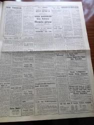 Akşam Gazetesi - 27 Eylül 1960 - Fikir Fahişeleri Yazan Aydemir Balkan Köşe Yazısı - Celal Bayar İntihara Teşebbüs Etti - Cemal Gürsel Doktorları Vazifeye Çağırdı - Numan Esin Celal Bayar'ın Köyünde Konuştu - Celal Bayar Kahve İthali İşinde Ortakmış - Suikast İhbarına Vali Refik Tulga Sadece Güldü - Cemal Gürsel'in Bir Arap Dergisine Demeci - Kızkulesi Kahramanı Çizen Suat Yalaz - 93 İhtilali Yazan A. Z. Kozanoğlu Yazı Dizisi - Çalışma Saatlerinde Dairelerde Ziyaretçi Kabul Edilmeyecek Çay Kahve İçilmeyecek - Günahım Seni Sevmek Aşk Ve His Romanı Resimleyen Remzi - Geyşa'nın Hatıra Defteri Yazan Kimiko Omura Yazı Dizisi - Kont Senlibenli Çizgi Roman - Nazlı İle Hamza Çizgi Roman - Yaralı Gönül Çizgi Roman - Vadiler Hakimi Çizgi Roman - Bize Barbaroslu Derler Yazan Çizen Ratip Tahir Burak - 2.  Beşiktaş Rapid Maçı Bugün - Türkiye Rusya Maçı Haziran 1961 de -  Rapid Kafilesi Reisi Ve Tek Seçici Happel Konuştu - Beşiktaşlı Futbolcular Eyüpsultan'ı Ziyaret Etti