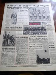Akşam Gazetesi - 27 Eylül 1960 - Fikir Fahişeleri Yazan Aydemir Balkan Köşe Yazısı - Celal Bayar İntihara Teşebbüs Etti - Cemal Gürsel Doktorları Vazifeye Çağırdı - Numan Esin Celal Bayar'ın Köyünde Konuştu - Celal Bayar Kahve İthali İşinde Ortakmış - Suikast İhbarına Vali Refik Tulga Sadece Güldü - Cemal Gürsel'in Bir Arap Dergisine Demeci - Kızkulesi Kahramanı Çizen Suat Yalaz - 93 İhtilali Yazan A. Z. Kozanoğlu Yazı Dizisi - Çalışma Saatlerinde Dairelerde Ziyaretçi Kabul Edilmeyecek Çay Kahve İçilmeyecek - Günahım Seni Sevmek Aşk Ve His Romanı Resimleyen Remzi - Geyşa'nın Hatıra Defteri Yazan Kimiko Omura Yazı Dizisi - Kont Senlibenli Çizgi Roman - Nazlı İle Hamza Çizgi Roman - Yaralı Gönül Çizgi Roman - Vadiler Hakimi Çizgi Roman - Bize Barbaroslu Derler Yazan Çizen Ratip Tahir Burak - 2.  Beşiktaş Rapid Maçı Bugün - Türkiye Rusya Maçı Haziran 1961 de -  Rapid Kafilesi Reisi Ve Tek Seçici Happel Konuştu - Beşiktaşlı Futbolcular Eyüpsultan'ı Ziyaret Etti