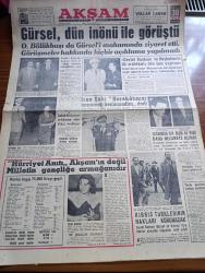 Akşam Gazetesi - 30 Mayıs 1960 - Cemal Gürsel Dün İsmet İnönü İle Görüştü - Osman Bölükbaşı Da Cemal Gürsel'i Makamında Ziyaret Etti -  Handan Akalar Devlet Başkanı Ve Başbakanla İlk Mülakatı Ben Yaptım - İran Şahı Harekâtınızı Tamamen Benimsedik Dedi - Celal Bayar'ın Kızı Nilüfer Gürsoy Fotoğraf - Tutuklular Yassıada'ya Getirilecek - Kıbrıs'ta Türklerinin Hakları Korunacak - Hürriyet Anıtı Akşam'ın Değil Milletin Gençliğe Armağanıdır - Kızkulesi Kahramanı Çizen Suat Yalaz - Dördüncü Murad Siyah Zambak Yazan Suzan Sözen Yazı Dizisi - Amerika Ve Avrupa'ya Tekel Maddelerinin İhraç Edilecek - Mücadele 29 Nisan'da Da Devam Etti - Aşk Var Oldukça Aşk Ve His Romanı Resimleyen Remzi - Soruyor Suçum Ne Yazan Aziz Nesin Köşe Yazısı - Satın Alınan Koca Yazan Luisa Maria Linares Yazı Dizisi - Burası Amerika Yazan Seyhan Bilbaşar - Kont Senlibenli Çizgi Roman - Nazlı İle Hamza Çizgi Roman - Yaralı Gönül Çizgi Roman - Vadiler Hakimi Çizgi Roman - Bize Barbaroslu Derler Yazan Çizen Ratip Tahir Burak
