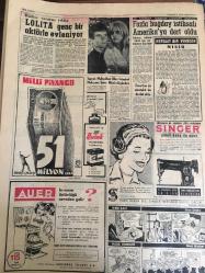 YENİ SABAH GAZETESİ 11 ARALIK 1963 YIL :26 SAYI :8889---Buhranın 8. gününde MP ve YTP ,İnönüsüz  hükümet istediler --Demirperde  gemileri yolcular boğazdan geçiş de hapsediliyor --İşcan Belediye Reisliği koltuğuna dün oturdu --Bir çocuk ablasını kaçıran şahsı vurdu ---Hırsızlıktan hapis yatan genç Toto dan 308 bin lira kazandı ---Aden de bakanlar yüksek komisere el bombası atıldı --Doğu da kardan yollar kapandı --900 bin lira değerinde baz morfin ele geçti ---Reform Kabinesi ? : Siyavuşgil --Fazla buğday istihsali Amerika ya dert oldu ---Zanzibar da müstakil bir devlet oldu --Beyaz perde de yeni bir isim :T.Tunçalıp --7 rakamı  Akın -Gürsu çiftine uğursuz geldi ---Fenerbahçe-Lınfıeld --Galatasaray -Zurich üçüncü defa karşı karşıya --Güreş kampında son seçmeler dün yapıldı --Beşiktaş  da Usuuğlu yine ceza yağdırdı ---Ali Uras da istifa sebeplerini dün açıkladı --