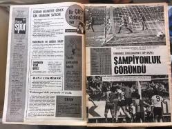 HAYAT SPOR DERGİSİ - 10 MAYIS 1978 - SAYI: 19 - MERSİN İDMANYURDU 1978 TAKIM KADROSU POSTERİ - ECZACIBAŞI BASKETBOL TAKIMI 1978 TAKIM KADROSU POSTERİ - ARKA KAPAK; ADANASPOR'LU ERHAN POSTERİ - FENERBAHÇE - ZONGULDAKSPOR - VEYSEL SERÇE - BEŞİKTAŞ - GALATASARAY - TRABZONSPOR - ALTAY - DİYARBAKIRSPOR - NEJAT KASAPOĞLU - HAMDİ SERPİL TÜZÜN - ZAKİR BARUTÇU - SALİH SEZER - CEM ATABEYOĞLU - SAMSUNSPOR - HACETTEPE - HALİT KIVANÇ - LIVERPOOL - DAVID BEDFORD ve SUE HOLNSTROM EVLENDİ - ERGİN SANVER - CEM ATABEYOĞLU - ERDEN GÜLEY - POSTERLİ 32 SAYFA TAM TAKIM SPORM DERGİSİ