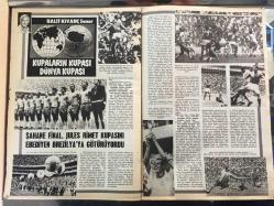HAYAT SPOR DERGİSİ - 26 NİSAN 1978 - SAYI: 17 - SAMSUNSPOR 1978 TAKIM KADROSU POSTERİ - GALATA GENÇLİK TAKIMI 1978 TAKIM KADROSU POSTERİ - EROL BÜYÜKBURÇ - VEYSEL SERÇE - BEŞİKTAŞ - GALATASARAY - MUSTAFA KEFELİ - TRABZONSPOR - ADANA DEMİRSPOR - RAŞİT KARASU - NEJAT KASAPOĞLU - TARIK ÇALDIRAN - HAMDİ SERPİL TÜZÜN - ERGİN SANVER - TEOMAN YAMANLAR - FETHİ DEMİRCAN - CEM ATABEYOĞLU - MACİDE ERDENER OK ATMADA USTA - SEMAİ GÜRBÜZ - SEBAT GENÇLİK - EMİN OĞUZ - HALİT KIVANÇ - MUSTAFA KEFELİ - CEM ATABEYOĞLU - MEKAP SPOR REKLAMI - POSTERLİ 32 SAYFA TAM TAKIM SPOR DERGİSİ