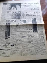 Ulus Gazetesi - 30 Mayıs 1960 - Sabık İktidarın Yarıda Kalan Tertibi - İstanbul Taşlıtarla'da Parayla Tutulan Adamlara Dağıtılmış 7 Bin Silah Ve Asker Elbisesi Ele Geçti - İsmet İnönü Cemal Gürsel'i Ziyaret Etti -   Ankara Vali Ve Belediye Reisi General İrfan Baştuğ Esnafımız Titizlikle Hareket Etmelidir - Orgeneral Cemal Gürsel'in Yabancı Basınla Konuşması - Halk Sıtkı Yırcalı'yı Kızılay'da Yuhaladı - Demokrat Parti'nin Durumu Yazan Bülent Ecevit Köşe Yazısı - Osman Bölükbaşı Güvenle İntizar Etmekteyiz - Cumhuriyetçi Köylü Millet Partisi Heyeti Orgeneral Cemal Gürsel'i Ziyaret Etti - Billur Köşk Yazan Elizabeth Caddell Yazı Dizisi - Büyük Ve Asil Millet Yazan Hıfzı Oğuz Bekata köşe Yazısı - Amerika Küba'ya Yaptığı İktisadi Yardımı Kesiyor - Nazi Harp Suçlusu Eichmann'ı Arjantin'den İsrail Ajanları Kaçırdı - Dünya Ağır Siklet Boks Şampiyonu İngemar Johannson Diyor Ki Geçen Seneden Daha İyiyim Dedi - Spor Toto'da 8 Maç Bilen Kazanıyor - Amatör Kümelerin Dün Oynanan Grup Maçları