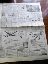 Hürriyet Gazetesi - 1 Nisan 1960 - İçki Sarfiyatı Süratle Artıyor - Adana'da Parti Kavgası - En Çok Para Rakı Ve Votkadan Geliyor - Ramazan Bayramı Güzel Havada Neşeli Olarak Geçti - Sanayi Kredileri Yeni Bir Nizama Bağlanacak - İsmet İnönü Bir Katı 35 Dakikada Çıkabildi - Bir Randevu Evinin Fedaileri Birbirine Girdi Bir Ölü Var - Beni Bırakma Yazan Harold Robbins Yazı Dizisi - Mikropsuz Bir Hayat Olabilir Mi - İtalya'da Gelecek Elektrikli Trenlerle Seferler Artıyor - Dedektif Nik'in Maceraları Çizgi Roman - 400 Yıl Önce Lalenin Boğaz Kıyılarından Atlantike Gidişinin Hikayesi - Kalp Aldanmaz Aşk Ve Macera Romanı Çizen Faruk Geç -  Allah Çocukları Unuttu Yazan Oya Baydar - Açık Filmler Artık Kesilmeyecek -   Kazova Mağazası - Fatoş Çizgi Roman - İtalya Amatör Milli Futbol Takımı Bugün Uçakla Ankara'ya Geliyor - Fenerbahçe Basketbol Turnuvasından Çekildi - Spor Toto 12 Maçı Bilen 6 Kişiye 12363 Er Lira Verdi - Fenerbahçe'nin Eski Antrenörü Molnar Federasyon Başantrenörü Oldu