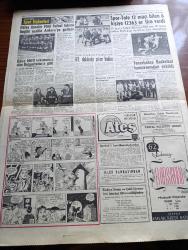Hürriyet Gazetesi - 1 Nisan 1960 - İçki Sarfiyatı Süratle Artıyor - Adana'da Parti Kavgası - En Çok Para Rakı Ve Votkadan Geliyor - Ramazan Bayramı Güzel Havada Neşeli Olarak Geçti - Sanayi Kredileri Yeni Bir Nizama Bağlanacak - İsmet İnönü Bir Katı 35 Dakikada Çıkabildi - Bir Randevu Evinin Fedaileri Birbirine Girdi Bir Ölü Var - Beni Bırakma Yazan Harold Robbins Yazı Dizisi - Mikropsuz Bir Hayat Olabilir Mi - İtalya'da Gelecek Elektrikli Trenlerle Seferler Artıyor - Dedektif Nik'in Maceraları Çizgi Roman - 400 Yıl Önce Lalenin Boğaz Kıyılarından Atlantike Gidişinin Hikayesi - Kalp Aldanmaz Aşk Ve Macera Romanı Çizen Faruk Geç -  Allah Çocukları Unuttu Yazan Oya Baydar - Açık Filmler Artık Kesilmeyecek -   Kazova Mağazası - Fatoş Çizgi Roman - İtalya Amatör Milli Futbol Takımı Bugün Uçakla Ankara'ya Geliyor - Fenerbahçe Basketbol Turnuvasından Çekildi - Spor Toto 12 Maçı Bilen 6 Kişiye 12363 Er Lira Verdi - Fenerbahçe'nin Eski Antrenörü Molnar Federasyon Başantrenörü Oldu