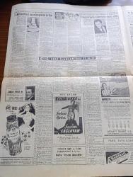 Hürriyet Gazetesi - 22 Nisan 1960 - Kolektif İş Akdi İle İşçiler Grev De İstiyor - Turizm İşleri İçin Ayrı Bir Vekalet Kuruluyor - Güney Kore'de Hükümet İstifa Etti - Bin Adet Kelepçe Satın Alınacak - Real Madrid 3 Barcelona 1 -  Park Otele 14 Kat İlave ediliyor - İsimsiz Kadın Aşk Ve His Romanı Yazan Theresa Drake Yazı Dizisi - Atmosferdeki Radyoaktivite Artıyor - Eski Tersane Caddesi Dün 5 Milyon 600 Bin Liraya İhaleye Çıkarıldı - Dedektif Nik'in Maceraları Çizgi Roman - İstanbul'da Bugün Tiyatro Ve Sinema Programı - İstanbul Ankara Radyosu Programı - Kalp Aldanmaz Aşk Ve Macera Romanı Çizen Faruk Geç -  Nasır'ın Hakikat Haline Gelen Rüyaları Fes Ve Entari Birden Fazla Kadınla Evlenme - Allah Çocukları Unuttu Yazan Oya Baydar Yazı Dizisi - Sevim Çağlayan Her Akşam Kazablanka'da - Balarısı Ahmet Ve Özdemir - Fenerbahçe Ve Vefa Bugün Ankaraya Hareket Ediyor - İstanbul'da Bu Hafta 794.784 Liralık Spor Toto Oynandı - Beşiktaş'ın Bayram Programı Tesbit Edildi - Fatoş Çizgi Roman