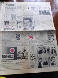 Hürriyet Gazetesi - 23 Nisan 1960 - Adnan Menderes Atina'ya 26 Mayıs'ta Gidecek - CENTO Toplantısı İçin Başvekil Adnan Menderes'in Ay Sonu Tahran'a Gitmesi De Muhtemel - 23 Nisan'ı Bugün Kutluyoruz - Adnan Menderes Profesör Baade İle Görüştü - Mülkiyeliler İnek Bayramını Kutladı - Nasır'ın Hakikat Haline Gelen Rüyaları Yazı Dizisi - Güney Kore Meclisinde Yumruk Yumruğa Kavga - Gümrükteki Otomobillerin Hepsi İçin İthal İzni Verildi - Televizyon İçin 70 Milyon Tahsis Ediliyor - NATO Devletlerinde Polaris Füzesi - İsimsiz Kadın Aşk Ve His Romanı Yazan Theresa Drake Yazı Dizisi - Dedektif Nik'in Maceraları Çizgi Roman - Adnan Pekak Maksim Gazinosunda - Kalp Aldanmaz Aşk Ve Macera Romanı Çizen Faruk Geç - Allah Çocukları Unuttu Yazan Oya Baydar - Asrın Lüks Fahişesi Rose Marie İle Sevişen Altmış Alman İş adamı Şimdi Korku İçinde - Philips Radyo - Necipbey Briyantin - Sana Nebati Margarin - Kodak - Galatasaray Karşıyaka İle Oynuyor - Fatoş Çizgi Roman - Galatasaray Avrupa Kafilesi Belli