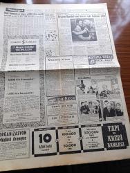 Hürriyet Gazetesi - 8 Mayıs 1960 - Kıbrıs Görüşmeleri Yine Çıkmaza Girdi - Batı Trakya'dan İlticalar  Bir Akın Halinde -  Lale Arabası Rotterdam'da - Nehru 20 Mayıs'ta Türkiye'ye Geliyor - Ankara'da Sokağa Çıkma Yasağı 3 Saate İndi - Fatin Rüştü Zorlu Elçiler İle Görüştü - Düşürülen Amerikan U 2  Uçağının Pilotu Sağ Ve Rusların Elinde Esir - İsimsiz Kadın Aşk Ve His Romanı Yazan Theresa Drake Yazı Dizisi - Dedektif Nik'in Maceraları Çizgi Roman - Brigitte Bardot'nun Kocası Çok Kıskanç Çıktı - Kalp Aldanmaz Aşk Ve Macera Romanı Çizen Faruk Geç - Allah Çocukları Unuttu Yazan Oya Baydar Yazı Dizisi - Hürrem Sultan Yazan Feridun Fazıl Tülbentçi Yazı Dizisi - Fenerbahçe Bugün Bursa'da Akınspor İle Karşılaşıyor - Beşiktaş Adapazarı'nda Yıldırımspor'la Oynuyor - Wolverhampton Blackburn'u 3 0 Yenip Federasyon Kupasını Kazandı - Avrupa Halter Şampiyonasında Halter Milli Takımımız Elimine Oldu - Fatoş Çizgi Roman - Güngörmüşler Çizgi Roman - Feriköy Avrupa Turnesine Çıkacak