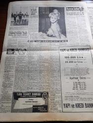 Hürriyet Gazetesi - 8 Mayıs 1960 - Kıbrıs Görüşmeleri Yine Çıkmaza Girdi - Batı Trakya'dan İlticalar  Bir Akın Halinde -  Lale Arabası Rotterdam'da - Nehru 20 Mayıs'ta Türkiye'ye Geliyor - Ankara'da Sokağa Çıkma Yasağı 3 Saate İndi - Fatin Rüştü Zorlu Elçiler İle Görüştü - Düşürülen Amerikan U 2  Uçağının Pilotu Sağ Ve Rusların Elinde Esir - İsimsiz Kadın Aşk Ve His Romanı Yazan Theresa Drake Yazı Dizisi - Dedektif Nik'in Maceraları Çizgi Roman - Brigitte Bardot'nun Kocası Çok Kıskanç Çıktı - Kalp Aldanmaz Aşk Ve Macera Romanı Çizen Faruk Geç - Allah Çocukları Unuttu Yazan Oya Baydar Yazı Dizisi - Hürrem Sultan Yazan Feridun Fazıl Tülbentçi Yazı Dizisi - Fenerbahçe Bugün Bursa'da Akınspor İle Karşılaşıyor - Beşiktaş Adapazarı'nda Yıldırımspor'la Oynuyor - Wolverhampton Blackburn'u 3 0 Yenip Federasyon Kupasını Kazandı - Avrupa Halter Şampiyonasında Halter Milli Takımımız Elimine Oldu - Fatoş Çizgi Roman - Güngörmüşler Çizgi Roman - Feriköy Avrupa Turnesine Çıkacak