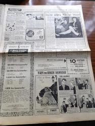Hürriyet Gazetesi - 9 Mayıs 1960 - Rusya'da Düşürülen Amerikan Uçağı İçin Hariciye Bir Tebliğ Neşretti - İbadethaneler İle Sinema Ve Tiyatrolar Bugün Açılıyor - Sinema Ve Tiyatro Seansları 20 de Bitecek - NATO Genel Sekreteri Spaak Dün Gitti - Prenses Margaret'in Kocası Kontluk Unvanını Reddetti - Zenci Kız Festival Güzeli Seçildi - Veren Kongresi Sivas'ta Açılacak - İsimsiz Kadın Aşk Ve His Romanı Yazan Theresa Drake Yazı Dizisi - İngiltere Müşterek Pazara Mı Girecek - Dedektif Nik'in Maceraları Çizgi Roman - Gina Lolobrigida'nın Gölgesi Milko Skofic'in Hikayesi - Kalp Aldanmaz Aşk Ve Macera Romanı Çizen Faruk Geç - Sevimli Yıldız Brigitte Bardot Moda Kraliçesi Mi Oldu - Hürrem Sultan Yazan Feridun Fazıl Tülbentçi Yazı Dizisi - Beyaz Perdenin Meşhur Saçsız Yıldızı Yul Brynner Dünyanın En Mesut Adamıyım Diyor - Allah Çocukları Unuttu Yazan Oya Baydar - Fenerbahçe Bursa'daki Maçta Akınspor'u 5 1 Mağlup Etti - Ordu Futbol Takımımız Yarın Cezayire Gidiyor - Galatasaray İsviçre'de
