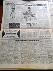 Hürriyet Gazetesi - 12  Mayıs 1960 - Meclis 23 Mayıs'a Kadar 11 Günlük Bir Tatile Girdi - Ankara'da At Yarışlarına İzin Verildi - Sudan Başvekil Yardımcısı Dün Ankara'ya Geldi - Adnan Menderes Dün İstanbul'a Geldi - Atatürk Lalesi Hollanda'da - Eisenhower Hala Zirve Konferansından Ümitli - Ankara'nın Su Projesi İçin Bir Heyet Rusya'ya Gönderiliyor - Ankara'da iki Basın Mahkumiyeti - İsimsiz Kadın Aşk Ve His Romanı Yazan Theresa Drake Yazı Dizisi - Sisi Dağıtacak Bir Cihaz İmal Edildi - Dedektif Nik'in Maceraları Çizgi Roman - Otobüs Tren Rekabeti Gün Geçtikçe Genişliyor - Burç Falınız - Kalp Aldanmaz Aşk Ve Macera Romanı Çizen Faruk Geç - Pascale Petit Brigitte Bardot'un Yerini Alıyor - Lili Saint Cyr Avrupalı Striptizcileri İle Yarışta - Allah Çocukları Unuttu Yazan Oya Baydar - Hürrem Sultan Yazan Feridun Fazıl Tülbentçi Yazı Dizisi - Dün Oran'a Varan Ordu Futbol Takımı Bugün İdman Yapacak - İtalyan Antrenör Sandra Puppo Fenerbahçe'nin Teklifini Kabul Etti - Gündüz Kılıç