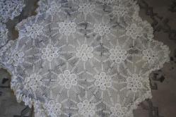 El Örgüsü Tığ Işi 1 Adet Fiskos Masa Örtüsü (85X93) El Işi Dantel   VE 12 ADETTE KÜCÜK BOY DANTEL ÖRTÜ 20X20 CM (ANTIK KOLİ 8