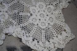 El Örgüsü Tığ Işi 1 Adet Fiskos Masa Örtüsü (85X93) El Işi Dantel   VE 12 ADETTE KÜCÜK BOY DANTEL ÖRTÜ 20X20 CM (ANTIK KOLİ 8