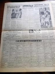 Hürriyet Gazetesi - 14 Mayıs 1960 - Deniz Kuvvetleri Helikopterleri Olan Yeni Kurtarma İstasyonları Kuruyor -  Amerika'dan Bu Maksatla 10 Helikopter Getirtilecek - Başvekil Adnan Menderes Bugün İzmir'e Gidiyor - Denizcilik Bankası Tarafından Boğaz Ağzında Üç Yeni Radyofar İstasyonu Kurulacak - Paris'te Bir Kazada Ölen Ali Han'ın Cenaze Töreni Suriye'de Yapılacak - Örfi İdarenin 29 Numaralı Tebliğ İle İlkokullarda Müsamerelere İzin Verildi - İsimsiz Kadın Aşk Ve His Romanı Yazan Theresa Drake Yazı Dizisi - Dedektif Nik'in Maceraları Çizgi Roman - Burç Falınız - Kalp Aldanmaz Aşk Ve Macera Romanı Çizen Faruk Geç - Allah Çocukları Unuttu Yazan Oya Baydar Yazı Dizisi - Suzie Wong Filmi 36 Milyon Liraya Maloluyor - Paşabahçe - Hürrem Sultan Yazan Feridun Fazıl Tülbentçi Yazı Dizisi - Bugün Bursa'da Vefa Altınordu Fenerbahçe Göztepe Karşılaşıyor - Yarın Yunanistan'la karşılaşacak Ordu Takımımızın Tertibi Belli Oldu - İsmet Yamanoğlu Vefanın Bursa'daki Maçlarda Alacağı Hasılata Haciz Koydurdu