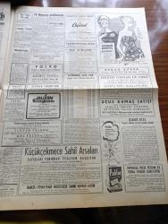 Hürriyet Gazetesi - 20 Mayıs 1960 - Büyük Kurtarıcı Atatürk'ü Milletçe Saygı İle Andık - Samsun'dan Getirilen 19 Mayıs Bayrağı Dün Çankaya'da Cumhurreisi Celal Bayar'a Teslim Edildi - Örfi İdare Dün İçki Yasağını Hafifletti - Vali Foot'a Göre Kıbrıs'ta İktisadi Çöküntü Başladı - Dag Hammarskjoeld Ve Nixon Harp Tehlikesi Görmüyor - Hitler'in Ankara Elçisi Von Papen İstanbul'da - Buca Cezaevinde Bulunan Silahlar -  Aziz Nesin Gözüne Gözlük Bugün Çıktı - İsimsiz Kadın Aşk Ve His Romanı Yazan Theresa Drake Yazı Dizisi - Dedektif Nik'in Maceraları Çizgi Roman - Frank Sinatra Hollywood'un En Büyük Aktörü Haline Geldi - Kalp Aldanmaz Aşk Ve Macera Romanı Çizen Faruk Geç - Anita Ekberg Eski Kocasından Korunmak İçin İki Muhafız Tuttu - Allah Çocukları Unuttu Yazan Oya Baydar Yazı Dizisi - Hürrem Sultan Yazan Feridun Fazıl Tülbentçi Yazı Dizisi - Ordulararası Şampiyona Türkiye 0 Fransa 0 - Beşiktaş Ve Fenerbahçe Bugün Adana'ya Gidiyor - Real Madrid Dünyanın Bir Numaralı Takımı - Voleybol