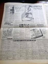Hürriyet Gazetesi - 22 Mayıs 1960 - Hindistan Başvekili Nehru Bugün 17 de İstanbul'a Geliyor - Ankara'da 3 Sinema 2 Gün Kapatıldı - Adnan Menderes'in Atina Gezisi Programı - Uludağ'daki Teleferik Ekim Sonunda Açılacak - John Foster Dulles'ın Kız Kardeşi İstanbul'da - Brigitte Bardot Gülü - Kötü Yola Düşen Kadınlara Nafaka - Ayşecik Zeynep Değirmencioğlu Ceylan Yayınlarını Ziyaret Etti - Dedektif Nik'in Maceraları Çizgi Roman - Kalp Aldanmaz Aşk Ve Macera Romanı Çizen Faruk Geç - Prenses Süreyya Bundan Sonra Hiç Kimseye Tabi Olmadan Hür Yaşayacağım Diyor - Allah Çocukları Unuttu Yazan Oya Baydar Yazı Dizisi - Hürrem Sultan Yazan Feridun Fazıl Tülbentçi Yazı Dizisi - Ordu Futbol Takımımız Şampiyonluk İçin Bugün Belçika İle Karşılaşıyor - Bugün Adana'da Beşiktaş Fenerbahçe İle Karşılaşıyor - Sofya Enternasyonal Atletizm Şampiyonası Bugün Başlıyor -  Fatoş Çizgi Roman - Güngörmüşler Çizgi Roman