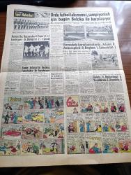 Hürriyet Gazetesi - 22 Mayıs 1960 - Hindistan Başvekili Nehru Bugün 17 de İstanbul'a Geliyor - Ankara'da 3 Sinema 2 Gün Kapatıldı - Adnan Menderes'in Atina Gezisi Programı - Uludağ'daki Teleferik Ekim Sonunda Açılacak - John Foster Dulles'ın Kız Kardeşi İstanbul'da - Brigitte Bardot Gülü - Kötü Yola Düşen Kadınlara Nafaka - Ayşecik Zeynep Değirmencioğlu Ceylan Yayınlarını Ziyaret Etti - Dedektif Nik'in Maceraları Çizgi Roman - Kalp Aldanmaz Aşk Ve Macera Romanı Çizen Faruk Geç - Prenses Süreyya Bundan Sonra Hiç Kimseye Tabi Olmadan Hür Yaşayacağım Diyor - Allah Çocukları Unuttu Yazan Oya Baydar Yazı Dizisi - Hürrem Sultan Yazan Feridun Fazıl Tülbentçi Yazı Dizisi - Ordu Futbol Takımımız Şampiyonluk İçin Bugün Belçika İle Karşılaşıyor - Bugün Adana'da Beşiktaş Fenerbahçe İle Karşılaşıyor - Sofya Enternasyonal Atletizm Şampiyonası Bugün Başlıyor -  Fatoş Çizgi Roman - Güngörmüşler Çizgi Roman