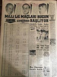 YENİ SABAH GAZETESİ 24 AĞUSTOS 1963 YIL :26 SAYI :8780---Liderler Koalisyonun Devamına Karar Verdi --25 Ekim e kadar 13 tasarı  kanun haline getirilecek --Bursa da  trafik kazası :8 ölü var ---Dünyanın en kıymetli altı elmasından  ikisi Türkiye de ---Bir kadın gazinoda kocasını bıçakladı --Kaymakamın da katıldığı kavgada 2 kişi yaralandı ---Sarayburnundan denize uçan taksi çıkarıldı ---Başvekil in Çağrısı : Siyavuşgil --Bir Budist keşisi gibi kafasını  kazıtan G.Vietnam Dış İşleri Bakanı istifa etti ---İspir de yağmurdan 75 ev ,2 köprü yıkıldı --Halit Duman ve çetesi yakalandı --Bankalara  güvenmeyen  bir Amerikalı servetini toprak altına saklamış --9 Yaşındaki çocuk katili oldu ---Dünya sinemasından haberler --Milli lig maçları bugün başlıyor --Türk-Yunan Yüzme Milli Maçı Bugüm ---Roy Emerson finale kaldı ---Saf köylülerden 160 bin lira dolandıran doktor yakalandı --