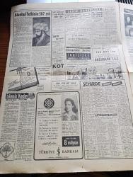 Hürriyet Gazetesi - 29 Mayıs 1960 - Yeni Hükümet Devlet Reisi Orgeneral Cemal Gürsel Tarafından Kuruldu - Adnan Menderes Kaçarken Nasıl Ele Geçti - Fatin Rüştü Zorlu'nun Eşi Mücevherlerini Kaçırmak İstedi - Kabine Üyeleri - Hürriyet Şehitlerinin Mezarları Aranıyor - İstanbul 507 Yıl Önce Bugün Türk Olmuştu - Celal Bayar İstifa Etti - Ordunun Hürriyet Hareketini Nasıl Yaptığı Dün Açıklandı - Hapisteki Gazeteciler Dün Serbest Bırakıldılar - İsimsiz Kadın Aşk Ve His Romanı Yazan Theresa Drake Yazı Dizisi - Dedektif Nik'in Maceraları Çizgi Roman - Altay Bugün America Takımı İle Karşılaşıyor - Kalp Aldanmaz Aşk Ve Macera Romanı Çizen Faruk Geç - İskoçya Milli Maçının Yapılma İhtimali Arttı - Sophia Loren Çocuğu Olmadığı İçin Üzgün - Allah Çocukları Unuttu Yazan Oya Baydar Yazı Dizisi - John Saxon Hollywood'un En Mesut Bekarı - Ankara Ve İstanbul Dünü Nasıl Geçirdi Fotoğraflar - Fatoş Çizgi Roman - Güngörmüşler Çizgi Roman - Büyük Ata'nın Huzurunda