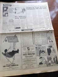 Hürriyet Gazetesi - 29 Mayıs 1960 - Yeni Hükümet Devlet Reisi Orgeneral Cemal Gürsel Tarafından Kuruldu - Adnan Menderes Kaçarken Nasıl Ele Geçti - Fatin Rüştü Zorlu'nun Eşi Mücevherlerini Kaçırmak İstedi - Kabine Üyeleri - Hürriyet Şehitlerinin Mezarları Aranıyor - İstanbul 507 Yıl Önce Bugün Türk Olmuştu - Celal Bayar İstifa Etti - Ordunun Hürriyet Hareketini Nasıl Yaptığı Dün Açıklandı - Hapisteki Gazeteciler Dün Serbest Bırakıldılar - İsimsiz Kadın Aşk Ve His Romanı Yazan Theresa Drake Yazı Dizisi - Dedektif Nik'in Maceraları Çizgi Roman - Altay Bugün America Takımı İle Karşılaşıyor - Kalp Aldanmaz Aşk Ve Macera Romanı Çizen Faruk Geç - İskoçya Milli Maçının Yapılma İhtimali Arttı - Sophia Loren Çocuğu Olmadığı İçin Üzgün - Allah Çocukları Unuttu Yazan Oya Baydar Yazı Dizisi - John Saxon Hollywood'un En Mesut Bekarı - Ankara Ve İstanbul Dünü Nasıl Geçirdi Fotoğraflar - Fatoş Çizgi Roman - Güngörmüşler Çizgi Roman - Büyük Ata'nın Huzurunda