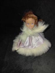 90 lardan tonka cips cake oyuncak bebek. 15 cm boyunda  Detaylı resimler eklenmiştir