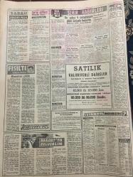 YENİ SABAH GAZETESİ 12 AĞUSTOS 1962 YIL :25 SAYI :8410---Turistlerden döviz alım ,satımı serbest ---Planlama Müsteşarı Kendini Hükümetten Yetkili Görüyor --EMİNSU lar MBK ,Temelliler ve Başbakan a şiddetle çattı --Necdet Elmas a silah veren belli oldu ---Ruslar 3. adamı da fezaya fırlattı ---Çıplak cesedin hüviyeti ve kaatili belli olmadı --Arjantin de asiler başkente yürüyor --GMC ile çarpışan tren devrildi ,14 yaralı var --Barzani Kasım ı dize getiriyor ---Kalın Kafalı Hasbi bey :Siyavuşgil --Bir şahıs 4 çocuğunun gözü önünde boğuldu ---Afrika Devletleri Konferansı Kapandı --Bayan Kennedy Eğleniyor ---Beşiktaş Taksime 5-0 Galip --B.Spor :3 Y.Direk :2 ---Atletizmde Yunan Takımı 59-47 Galip --Milli ve Mahalli Lig Yeniden Kurulmalı ---Açık tribüne krş zam yapıldı --Şeref Kupası Finali Bu Akşam Oynanacak ---Komşunun evini ateşe verdi --İnönü ye göre sayı değil kalite mühim ---Türkiye kuduz da 3. geliyor --AP lideri 22 Şubata Apaydın Sebep oldu ---Radyo Programları --