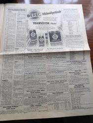 Zafer Gazetesi - 28 Nisan 1960 - Pakistan Devlet Reisi Dün İstanbul'a Geldi - Tahkikat Encümenlerinin Yetkilerini Tayin Eden Teklif Dün Kanunlaştı - Modern Mersin Limanı Dün Yurt Hizmetine Girdi -  Celal Bayar'ın Eyüp Han Şerefine Verdiği Yemek - Avrupa Kalkınma Fonunun Sağlayacağı Büyük Faydalar - Haftanın Filmleri Christine Yazan Fadıl Taylan - Karanlıktaki Kadın Yazan Frank Slangher Yazı Dizisi - Ayşegül Sarıca Konser Verecek - Ulus Gazetesi Bir Ay Kapatılacak - Azerbaycan'ın 40. İstila Yılı Anıldı - Anthony Eden'in Siyasi Hatıraları Yazı Dizisi - Tek Kurşunla Vurulanlar Yazı Dizisi -  Beşiktaş Feriköy'ü Zorlukla Yendi - 125 Kilometrelik Hatay Turu Bisiklet Yarışı Bugün Yapılıyor - Bugünkü At Yarışları