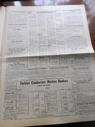 Zafer Gazetesi - 29 Nisan 1960 - İstanbul Ve Ankara'da Örfi İdare İlan Edildi - İstanbul Kumandanı Orgeneral Fahri Özdilek - Ankara Kumandanı Namık Argüç - Pakistan Reisicumhuru Eyüp Han Dün Romaya Gitti -  Mersin'de İnşa Edilecek 200 Yataklı Hastanenin Temeli Dün Merasimle Atıldı - Güney Kore Olayları - Karanlıktaki Kadın Yazan Frank Slangher Yazı Dizisi - Anthony Eden'in Siyasi Hatıraları Yazı Dizisi - General De Gaulle'un Amerika Ziyareti - İtalya'da Hükümet Buhranı Yeni Safhada - Arap Limanları Kanada Gemilerine Kapanıyor - Tek Kurşunla Vurulanlar Yazı Dizisi - Ordu Futbol Takımı Dün Tesbit Ve İlan Edildi - İtalya'da Bulunan Atletlerimizin Kampı - Fenerbahçe Kalecisi Özcan Arkoç Askere Gitti - Faik Gökay'ın Beyanatı - Altın Kupa İçin Futbol Maçları - Dün Yapılan At Yarışları - Kapalı Spor Salonunun İnşaatı Fotoğraf - Federal Türk Kamyonları