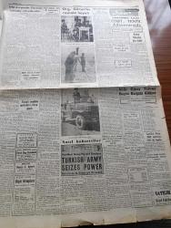 Cumhuriyet Gazetesi - 31 Mayıs 1960 - Tersine Dönen Çarklar Yazan Nadir Nadi Köşe Yazısı - Malum Devirde Yasak Olan Resimler - Orgeneral Cemal Gürsel'in Başbakanlık Penceresinden Halka Hitabı - Ethem Menderes Gazetecilere İzahat Vermeye Giderken - Şehit Olan Gençler Üniversite Bahçesine Defnedilecekler - Bir Kürdistan Hükümeti Tesisi İçin Demokrat Parti Grubu İçinde Çalışanlar Varmış - Sabık İçişleri Bakanı Namık Gedik İntihar Etti - Celal Bayar'da Mı İntihara Teşebbüs Etti - Yeni Kabine Dün İlk Toplantısını Yaptı - Yıldızlar Mahallesinde Komiserdim Beverly Hills Yazan Clinton Anderson Yazı Dizisi - Dümensiz Gemi Yazan Rikkat Köknar Yazı Dizisi - Sovyetler İngiliz Roket Üssündeki Radarları Bozdular - Bitlis Milletvekili Salahaddin İnan 2 silah Ve 1500 Mermi İle Tutuldu - Geyikli Hadiseleri Nasıl Cereyan Etmişti - Koruyucu Melekler Aşkın Gözleri Çizgi Roman - Resimli Roman Başkasının Günahı Çizen Yves Sayol - Bay Oscar Karikatür - Macar Futbolcu Puşkaş 10 Kilo Zayıfladı