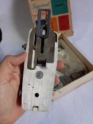 Singer dikiş makinesi parçası kutusunda