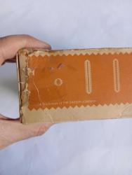 Singer dikiş makinesi parçası kutusunda