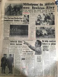 YENİ SABAH GAZETESİ 23 ARALIK 1961 YIL :24 SAYI :8183--Af dün yine meclisi karıştırdı --Memurların emekli aidatının arttırılması dün teklif edildi --Bölükbaşı İnönü ile görüştü --Yediyüz Kore li Müslüman Oldu ---Vali Mitinge Taraftarım Dedi ---De Gaulle ve Ordu :Siyavuşgil --Fatih de 2 halıcı dükkanı soyuldu ---Radyo Programları --Tshombe ,anlaşmayı daha imza etmemiş ---İstanbul geçici nazım planı dün tartışıldı ---Uçak kazasının sebebi henüz anlaşılamadı --Mithatpaşa da iddialı maç :Beşiktaş -Altay --1962 Balkan Basketbol Şampiyonası İstanbul da ---İtalya da ikinci devre başlıyor --On kulüp temsilcisi Ankara ya gidiyor --Dişsiz İhsan teslim oldu --Ordu vapuru Pirede tevkif edildi-- Uçak kazası kurbanlarından 20 sinin hüviyeti tespit edilemedi --