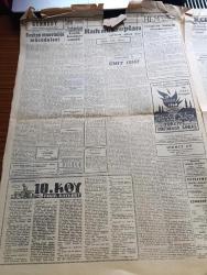Cumhuriyet Gazetesi - 24 Aralık 1960 - Dikensiz Gül Olmaz Yazan Nadir Nadi Köşe Yazısı - Milli Birlik Komitesi'nin Kurucu Meclisle İlgili Tebliği Maksatlı Çevrelere İhtarda Bulunuldu - Börekçi Ali'nin Bu Sabah İdamı Bekleniyordu - Temsilci Seçme Faaliyeti - Yüksek Adalet Divanı Ve Soruşturma Kurulu İle İlgili Kanunun Metni - Bazı Düşükler Umumî Mahkemeye Sevkedilecek - İnkılap Şehidi Kubilay'ın Şehadetinin Yıldönümü - Şemseddin Günaltay Dünkü Celsede Celal Bayar'ı Şiddetle İtham Etti - Atatürk Heykeline Saldırının 11 Zanlısı Dün Birbirleri İle Yüzleştirildi - Moskova Patriği Aleksi Dün Geldi - 10. Köy Yazan Fakir Baykurt Yazı Dizisi - Amerika'nın En Genç Başkanı Kennedy Hayatı Macera Ve Mücadeleleri Yazan James MacGregor Yazı Dizisi - Ruh Mikropları 147'lerin Affına Dair Yazan Halide Edip Adıvar Köşe Yazısı - Irak'taki Fransız Petrol Hissesinin Millileştirilmesi İsteniyor - Dünyanın En Pahalı Tablosu Somurtan Joconde - Galatasaray Ankaragücü Maçı - Can Bartu -Galatasaray Voleybolcuları