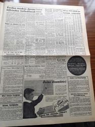 Havadis Gazetesi - 8 Aralık 1960 - Yurdun Mesken Davası Kökünden Halledilecek - Hatay'a Göz Dikenleri Bir Cevap - Fehmi Yavuz Üniversite Diyarbakır'da Açılmalı Diyor - Kruşçef Hasta - Kurucu Mecliste Temsil İşinde Gençlik Teşekkülleri Arasında İhtilaf Çıktı - Bugün Yassıada'da Dört Dava Var - Havana'da Bir Kilisede Bomba İnfilak Etti - Sanayi Odasına Bağlı 12 Sendika Kuruluyor - Çetin Altan'a Yazan Orhan Seyfi Orhon Köşe Yazısı - Yıldönümünde Pearl Harbour Baskını Yazan Cemil Monus Köşe Yazısı - Temel Reis Çizen Ralph Stein - Deliler Gülüyor Yazan Süleyman Tekil Yazı Dizisi - İttihat Ve Terakki Eflatun Serisi Türk Argosu Yazan Cevdet Perim - Bu Ceset Kimin Yazan W.J. Yazı Dizisi - Affetmeyen Kadın Yazan Jean P. Moerau Yazı Dizisi - Minyatür Ses Makinesi - Ayhan Elmastaşoğlu 12 Aralık'ta 2. Defa Galatasaraylı Olacak - Galatasaray Basketbol Takımının Gidişi Bu Sabaha Kaldı - Dünyanın En Ünlü Basketbol Takımı Harlem Globet - Milli Takımımız 1961 Yılında Tunusta Yapılacak Spor Festivalinde