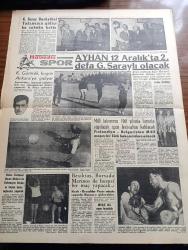 Havadis Gazetesi - 8 Aralık 1960 - Yurdun Mesken Davası Kökünden Halledilecek - Hatay'a Göz Dikenleri Bir Cevap - Fehmi Yavuz Üniversite Diyarbakır'da Açılmalı Diyor - Kruşçef Hasta - Kurucu Mecliste Temsil İşinde Gençlik Teşekkülleri Arasında İhtilaf Çıktı - Bugün Yassıada'da Dört Dava Var - Havana'da Bir Kilisede Bomba İnfilak Etti - Sanayi Odasına Bağlı 12 Sendika Kuruluyor - Çetin Altan'a Yazan Orhan Seyfi Orhon Köşe Yazısı - Yıldönümünde Pearl Harbour Baskını Yazan Cemil Monus Köşe Yazısı - Temel Reis Çizen Ralph Stein - Deliler Gülüyor Yazan Süleyman Tekil Yazı Dizisi - İttihat Ve Terakki Eflatun Serisi Türk Argosu Yazan Cevdet Perim - Bu Ceset Kimin Yazan W.J. Yazı Dizisi - Affetmeyen Kadın Yazan Jean P. Moerau Yazı Dizisi - Minyatür Ses Makinesi - Ayhan Elmastaşoğlu 12 Aralık'ta 2. Defa Galatasaraylı Olacak - Galatasaray Basketbol Takımının Gidişi Bu Sabaha Kaldı - Dünyanın En Ünlü Basketbol Takımı Harlem Globet - Milli Takımımız 1961 Yılında Tunusta Yapılacak Spor Festivalinde