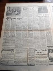 Kudret Gazetesi - 11 Aralık 1960 - Kurucu Meclis Tasarısı Dün Kabul Edildi - Mecliste Partilerin 74 Temsilcisi Bulunacak - Bakanlar Tabii Üye Olarak Meclise Katılacaklar - Milli Birlik Komitesi De 18 Üye Seçecek - Güllüşah Ve Aşık İhsanı Burdur'da Tecavüze Uğradılar - Yüksel Adalet Divanı Başkanı Salim Başol Dün Ankara'ya Geldi - Ankara Barosunun Mutad Yıllık Kongresi Dün Yapıldı - İpar Davasına Devam Olundu - Dil Gümrüğü Kurulmalıdır - Gelin Kaya Yazan Muazzez Aruoba Yazı Dizisi - Aydınlığa Doğru Yazan Muazzez Aruoba - Küba'da Komünist Aleyhtarı Gösteri - Gizli Aşk Resimli Aşk Romanı - Ölümünün Yıldönümü Münasebetiyle Mevlana'nın Oğluna Büyük Vasiyeti Yazan Neriman Hikmet Yazı Dizisi - İsrail'in Su Davası Nasıl Halledildi - Türk Film Sanayiinin Şaheseri Ayşecik Şeytan Çekici Yazan Şahap Gençsoy - Zeynep Değirmencioğlu - Fenerbahçe PTT'ye Karşı Maçı Zor Aldı - Galatasaray Olimpiyakos Karşılaşıyor - Juliet Rimet Dünya Kupası Eleme Maçları Sofyada