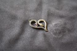 GÜMÜŞ  KOLYE UCU   %100 ORJİNAL GÜMÜŞ  DETAYLAR RESIMLERDE (DELİKLİ RAF YUVARLAK KUTU